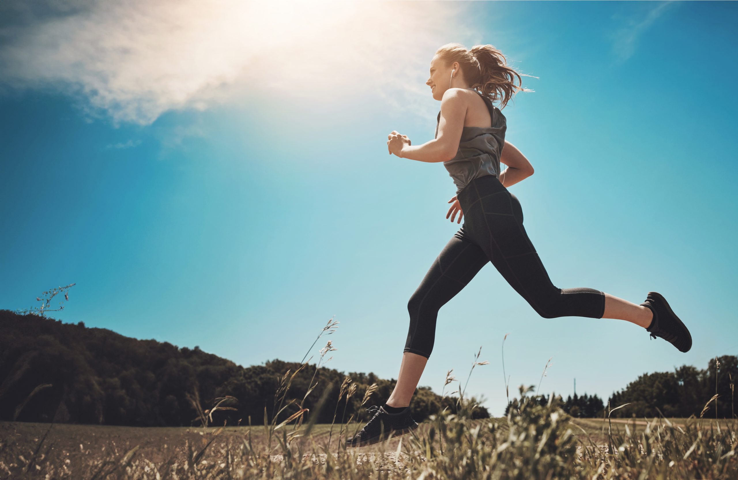 Estilo de vida saludable con ejercicio y alimentación balanceada